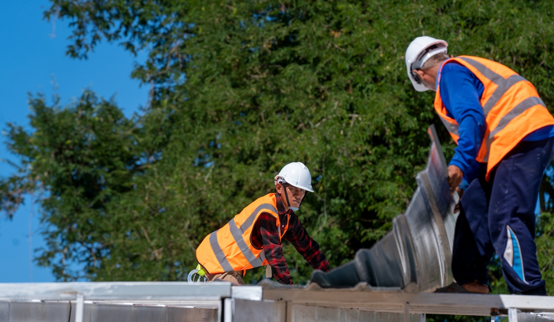 the-roofer-technicians-work-and-installing-new-roo-2025-01-09-01-56-40-utc